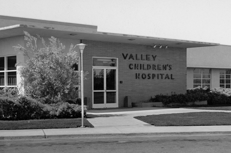 Exterior of the front of Valley Children's Hospital in the 1950s